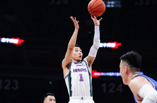 ayx-关于风云突变！勒沃库森集结日复出首秀；CBA常规赛版图或变；引发热议；心理建设被强调的信息